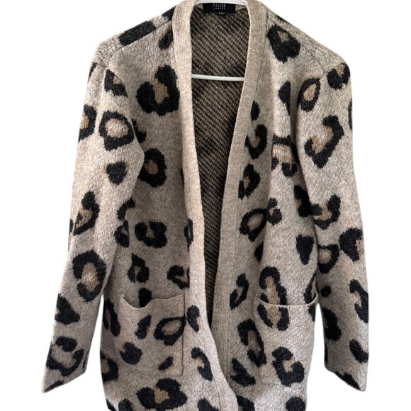 EUC Modern Canvas Women's Long Cozy Cardigan Sweater Leopard Pring - size M - Picture 2 of 3